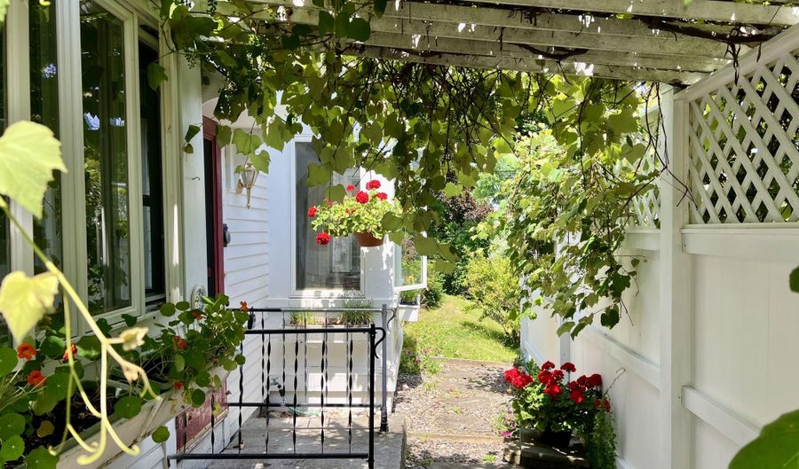 59 Cedar St, Belfast, ME 04915 - 4 Beds, 2 Bath
