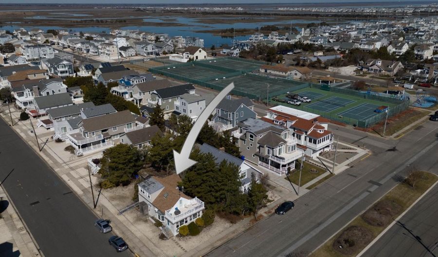 4040 Dune Dr, Avalon, NJ 08202 - 4 Beds, 2 Bath