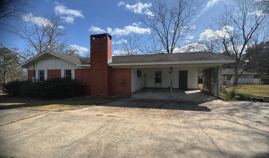 404 SUSAN St, Andalusia, AL 36420 - 3 Beds, 2 Bath