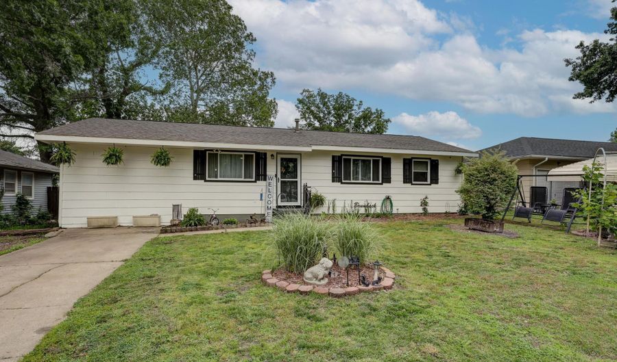 2408 Lincoln Ave, Baxter Springs, KS 66713 - 3 Beds, 2 Bath
