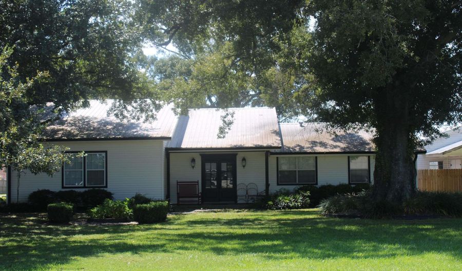 120 Cotton St, Belle Chasse, LA 70037 - 4 Beds, 3 Bath