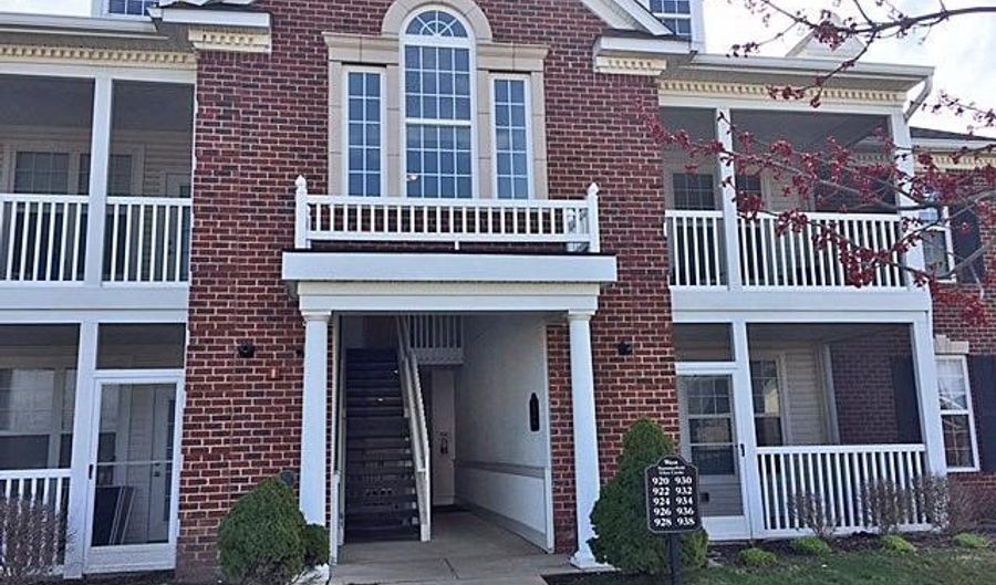 926 W Summerfield Glen Cir, Ann Arbor, MI 48103 - 2 Beds, 2 Bath