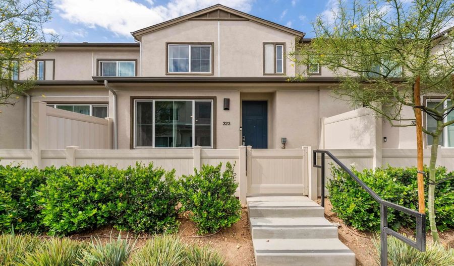 323 Satsuma Trl, Fallbrook, CA 92028 - 2 Beds, 3 Bath