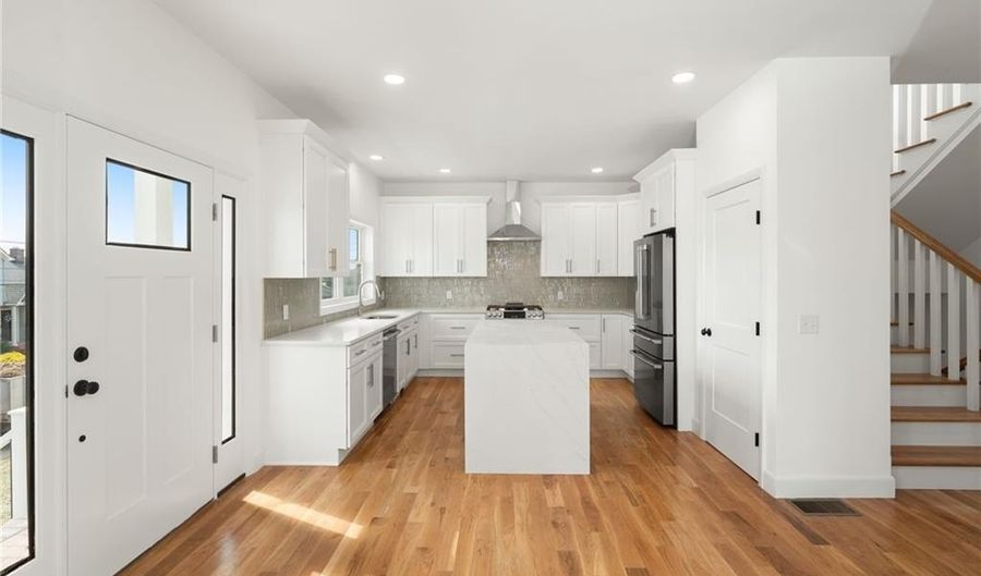 51 Burnett Rd, Warwick, RI 02889 - 3 Beds, 3 Bath