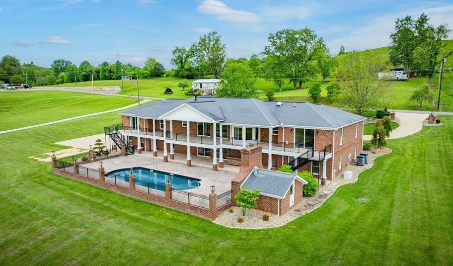 20484 Lake Rd, Abingdon, VA 24211 - 4 Beds, 5 Bath