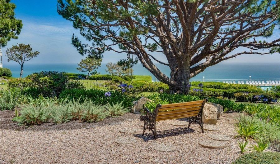 32679 Seagate Dr 208, Rancho Palos Verdes, CA 90275 - 2 Beds, 2 Bath