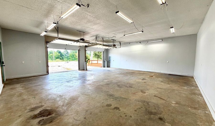 938 McFadden Ridge Rd, Bedford, IN 47421 - 3 Beds, 1 Bath