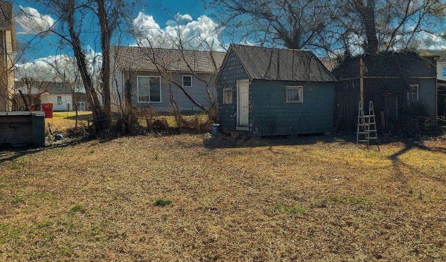 15 E 4TH St, Blades, DE 19973 - 3 Beds, 1 Bath