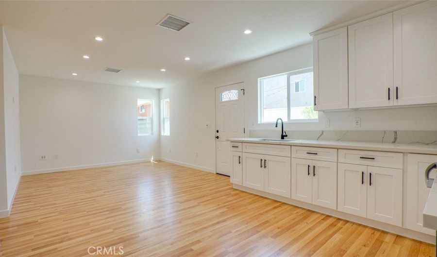 856 W 47th St, Los Angeles, CA 90037 - 12 Beds, 8 Bath
