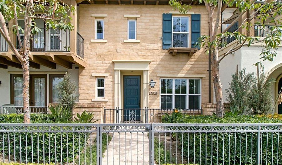 760 S Olive St, Anaheim, CA 92805 - 3 Beds, 3 Bath