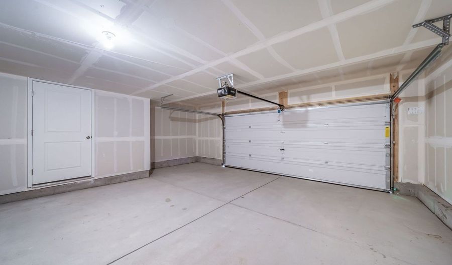 46570 Avery Ln, Bennett, CO 80102 - 3 Beds, 2 Bath