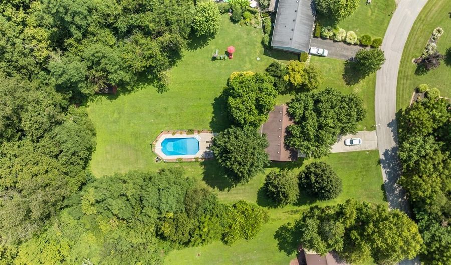 8261 Fair Meadows Dr, Aurora, IN 47001 - 3 Beds, 3 Bath