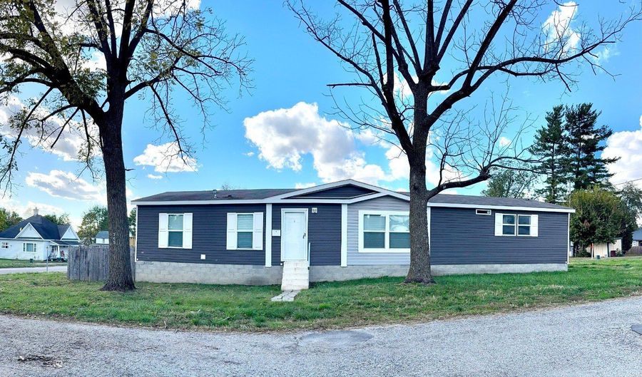 305 Saint Clair St, Bicknell, IN 47512 - 3 Beds, 2 Bath