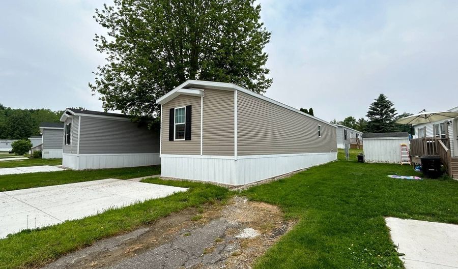 666 Ascot Cir, Almont, MI 48003 - 3 Beds, 2 Bath