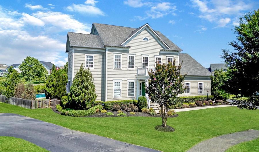 41744 IVY GLEN Ct, Ashburn, VA 20148 - 4 Beds, 6 Bath