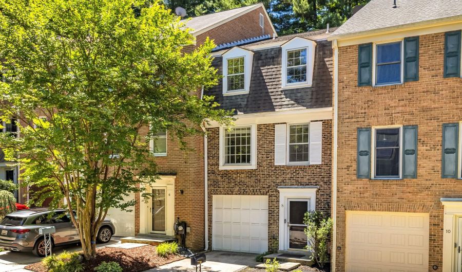 8 SANGAMORE Ct, Bethesda, MD 20816 - 3 Beds, 3 Bath