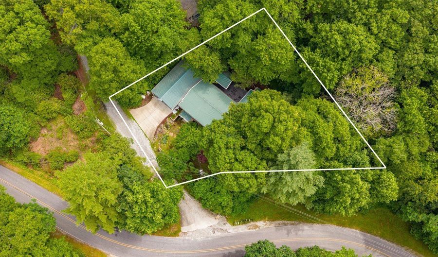 11 Clearview Ln, Highlands, NC 28741 - 2 Beds, 2 Bath