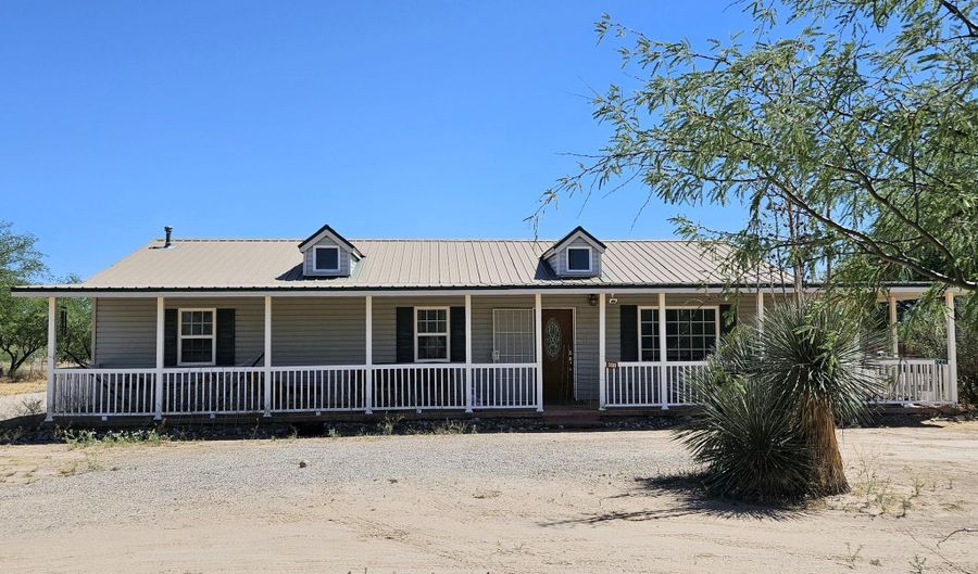 1221 E Forrest Ln, Benson, AZ 85602 - 4 Beds, 4 Bath