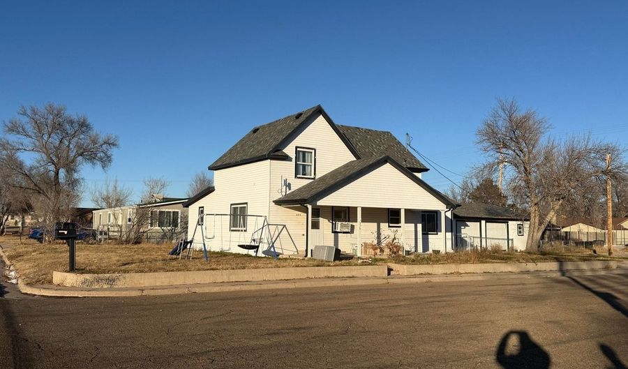 375 W 7th St, Akron, CO 80720 - 4 Beds, 2 Bath