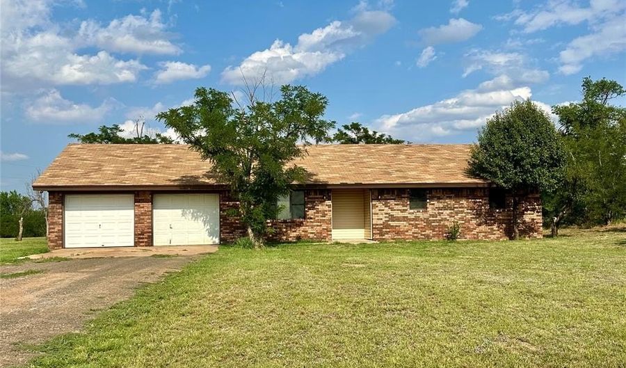 15776 S County Road 209 Rd, Altus, OK 73521 - 3 Beds, 2 Bath