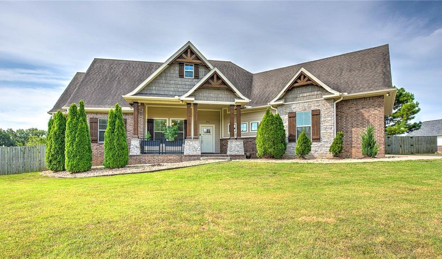 951 NW Pautsky Ave, Bentonville, AR 72713 - 4 Beds, 4 Bath