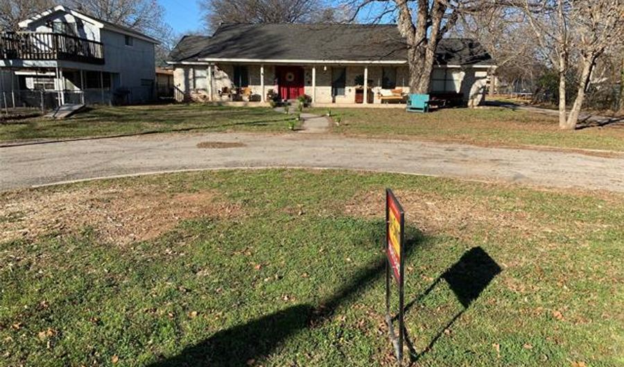 512 W State St, Alvord, TX 76225 - 3 Beds, 3 Bath