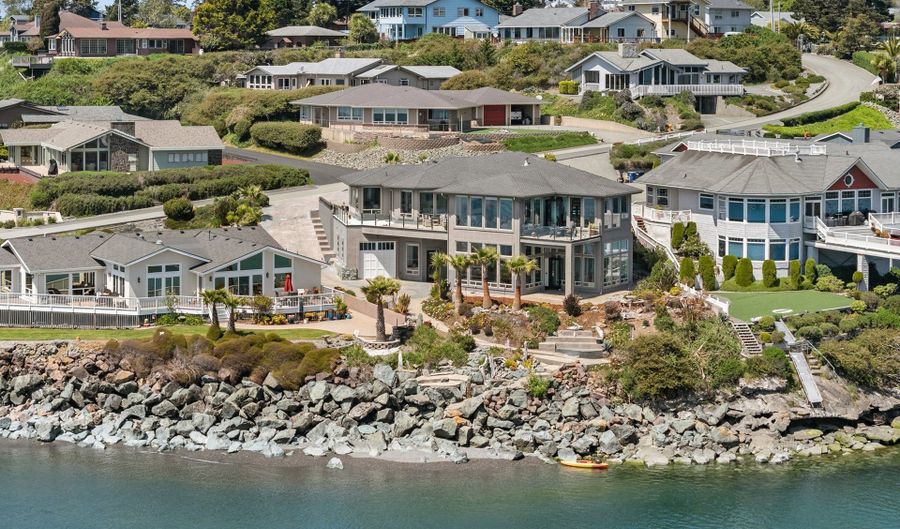 108 SEA CLIFF Ter, Brookings, OR 97415 - 5 Beds, 5 Bath