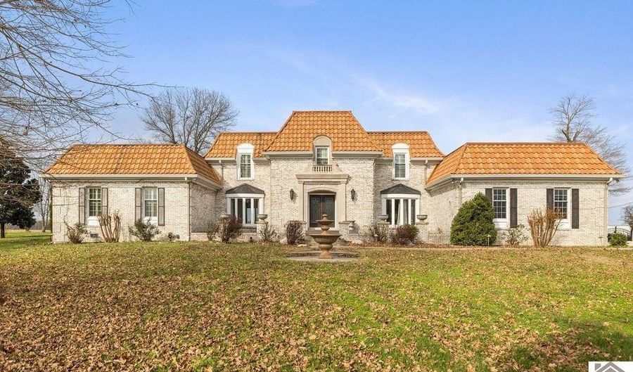 1890 US Hwy 62, Bardwell, KY 42023 - 5 Beds, 5 Bath