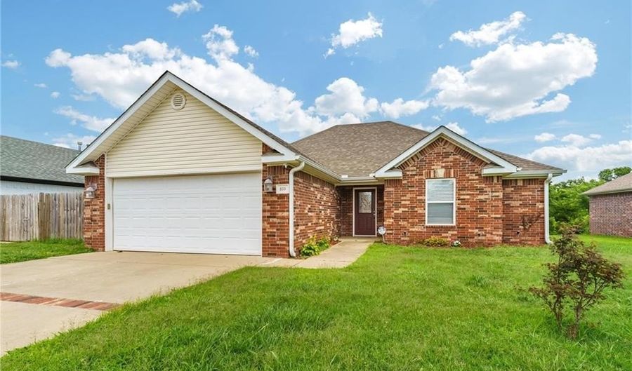 805 Asher Dr, Rogers, AR 72758 - 3 Beds, 2 Bath