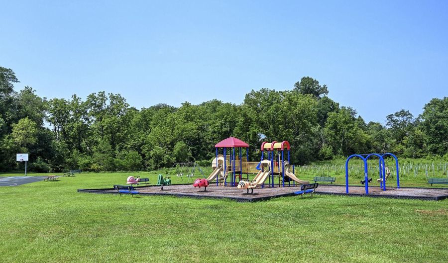 559 CABOT Dr, Hockessin, DE 19707 - 4 Beds, 3 Bath