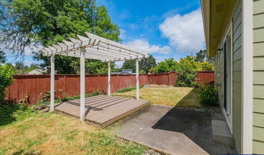 900 Trinity St NE, Albany, OR 97322 - 3 Beds, 2 Bath