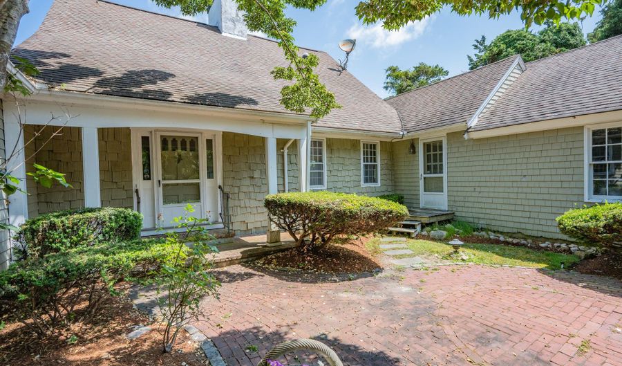 93 Harris Meadow Ln, Barnstable, MA 02630 - 4 Beds, 4 Bath