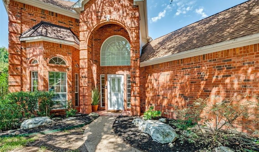 3840 Azure Ln, Addison, TX 75001 - 4 Beds, 3 Bath