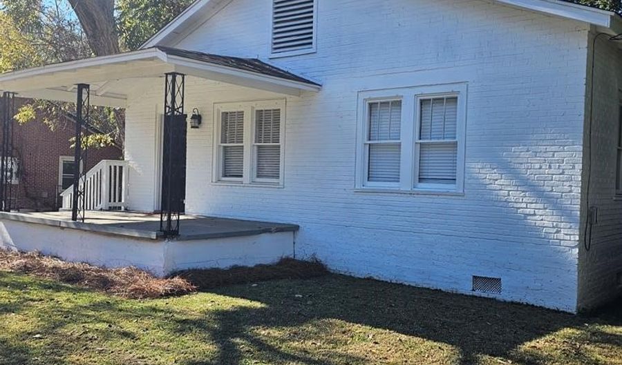 320 Monroe St, Bainbridge, GA 39819 - 2 Beds, 1 Bath