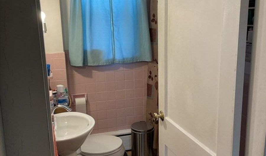 14 Forest Ave, Middletown, RI 02842 - 5 Beds, 1 Bath