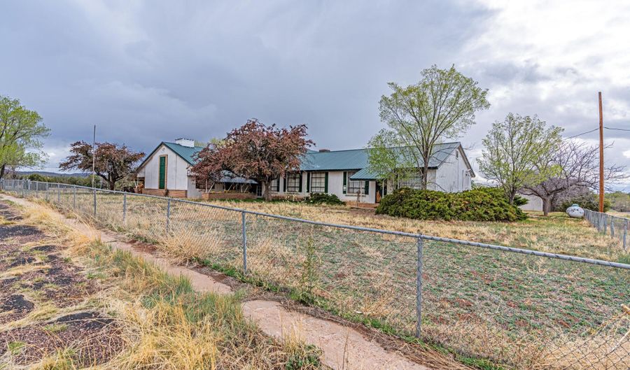2116 Marble Rd, Clay Springs, AZ 85923 - 9 Beds, 4 Bath