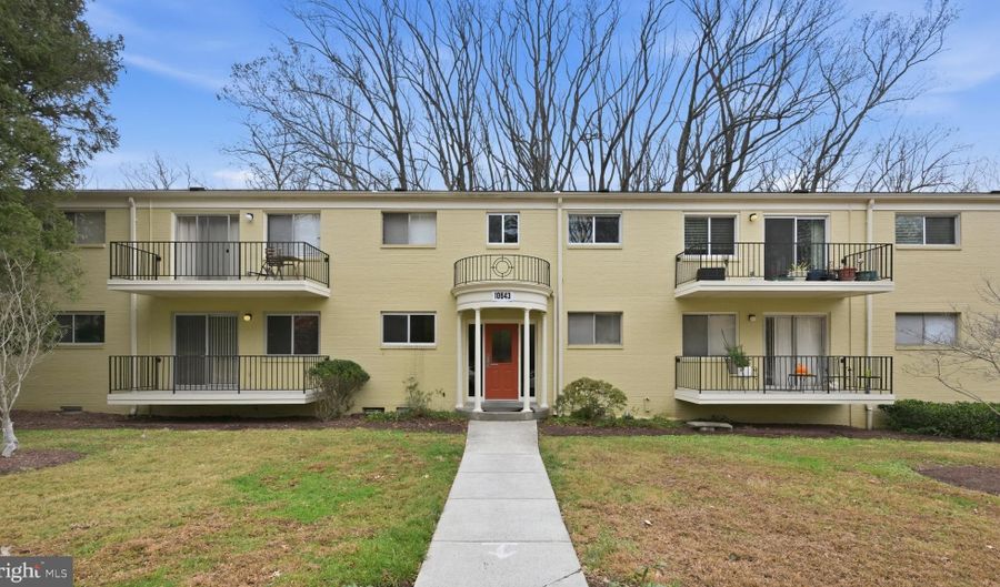 10643 WEYMOUTH St 101, Bethesda, MD 20814 - 3 Beds, 2 Bath