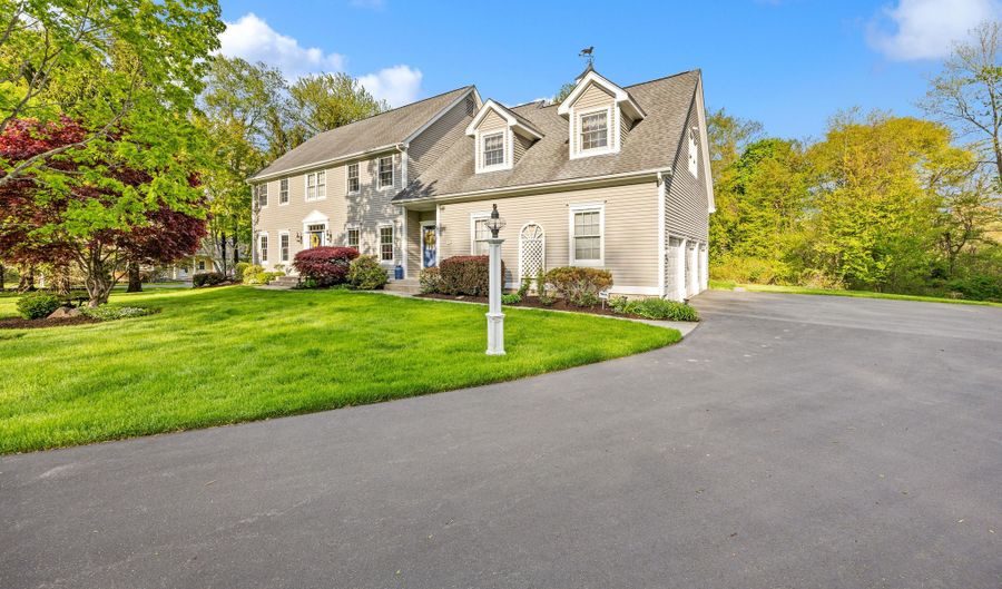 699 Andrea Ct, Cheshire, CT 06410 - 4 Beds, 4 Bath