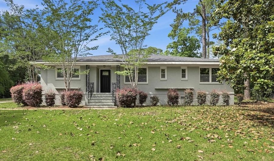 1009 Summit Dr, Albany, GA 31707 - 4 Beds, 3 Bath
