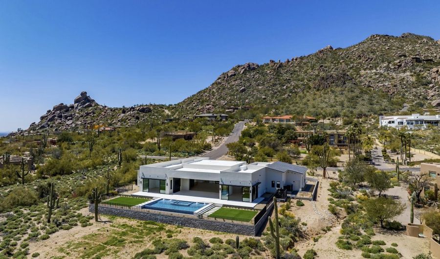 35801 N MEANDER Way, Carefree, AZ 85377 - 3 Beds, 5 Bath