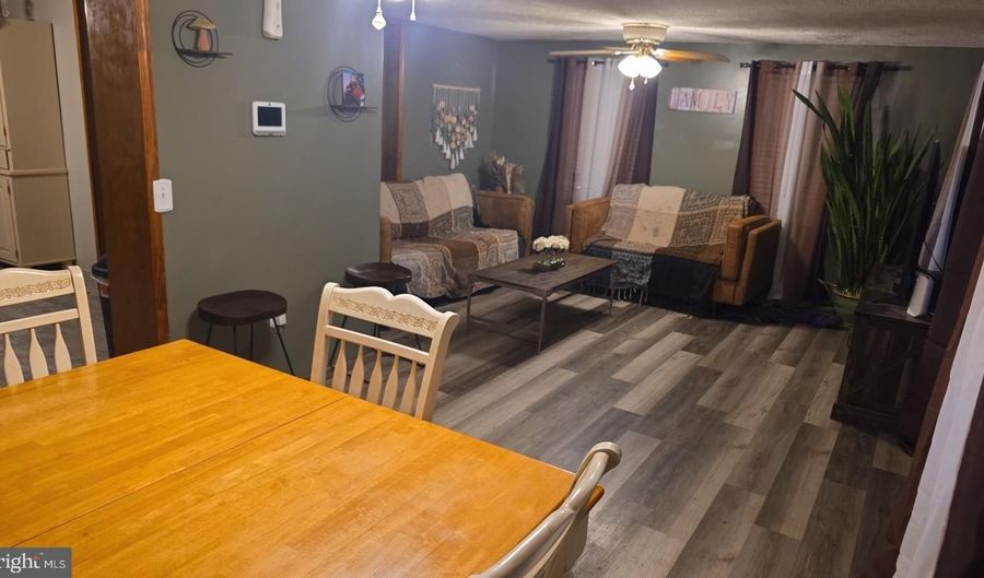 333 SHORT MOUNTAIN Dr, Augusta, WV 26704 - 5 Beds, 2 Bath