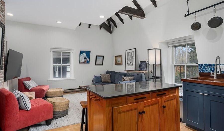 35 Pelham St Phe, Newport, RI 02840 - 1 Beds, 2 Bath