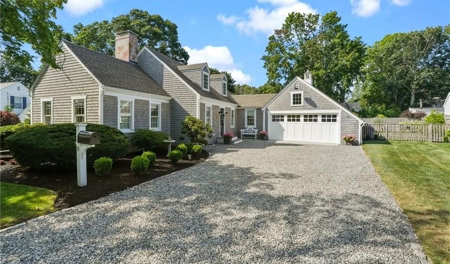 15 Harwood Rd, East Greenwich, RI 02818 - 3 Beds, 3 Bath