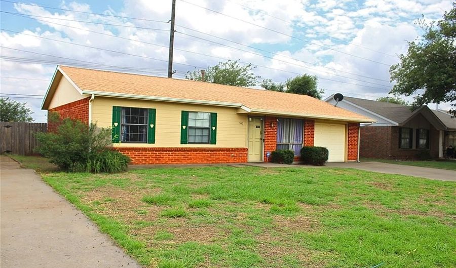 900 Hairston St, Altus, OK 73521 - 3 Beds, 2 Bath