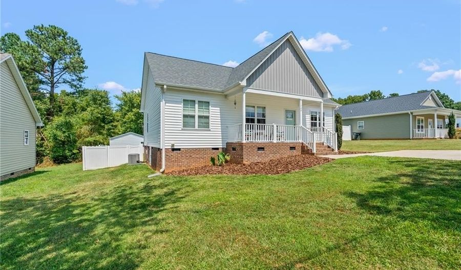 724 Sherwood Rd, Asheboro, NC 27205 - 3 Beds, 2 Bath