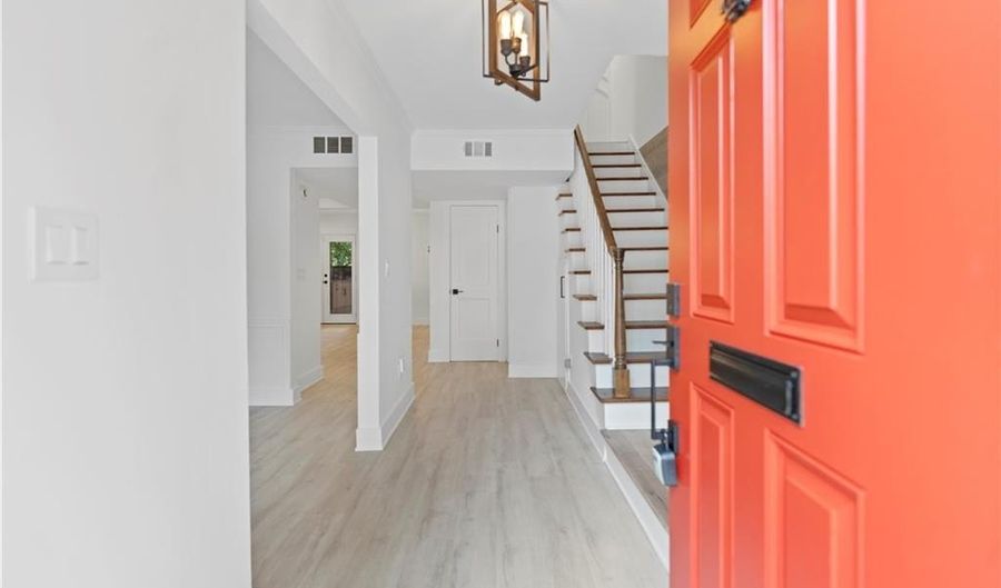 70 Old Ivy Rd NE 35, Atlanta, GA 30342 - 2 Beds, 3 Bath