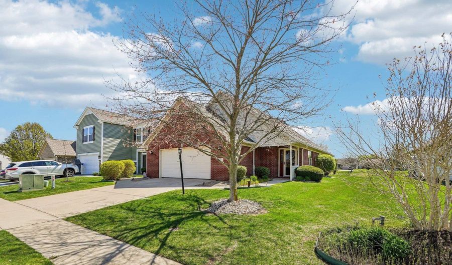 933 Amesbury Ct, Indianapolis, IN 46217 - 3 Beds, 3 Bath