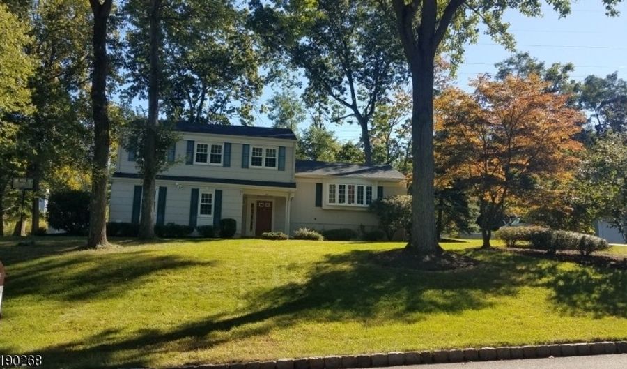 42 STONEWYCK Dr, Chatham Twp., NJ 07928 - 4 Beds, 3 Bath