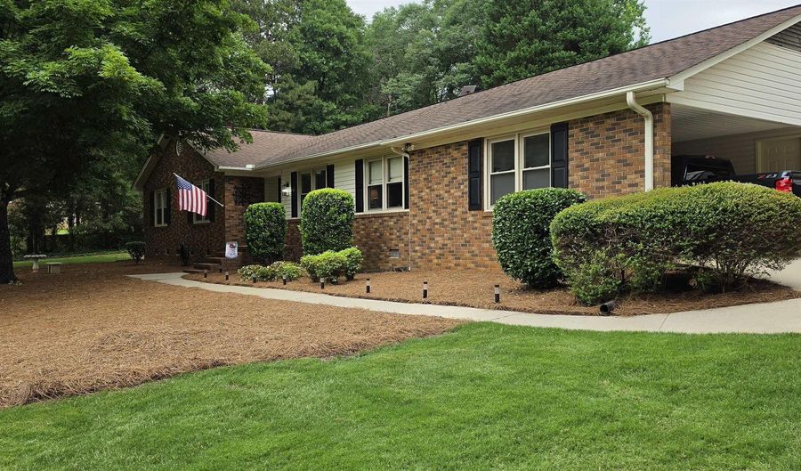 116 Sun Valley Dr, Boiling Springs, SC 29316 - 3 Beds, 2 Bath