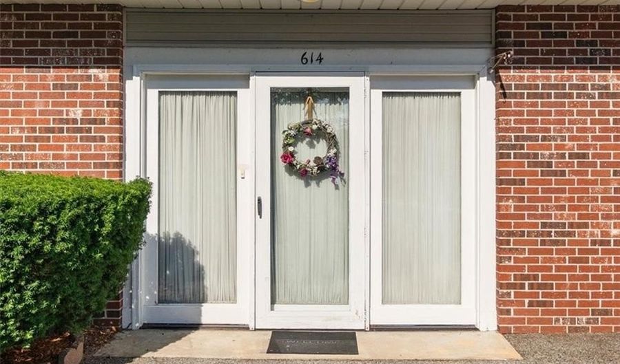 614 Pocasset Ct, Warwick, RI 02886 - 2 Beds, 2 Bath